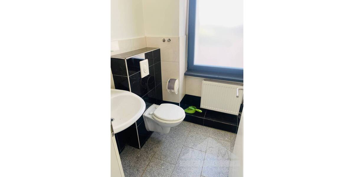 #VERKAUFT# 2015 kernsanierte Beherbergungsimmobilie in Offenbach-Mitte mit 23 Zimmer (40 Betten) und Ausbaureserve. zimmer