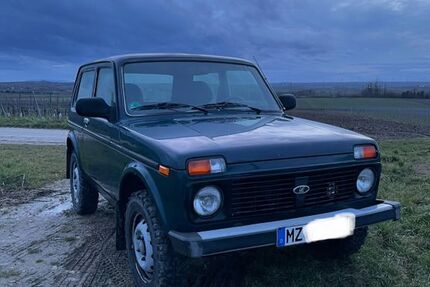 Lada Niva 84.000 km 2.800 &euro; Köngernheim 55278