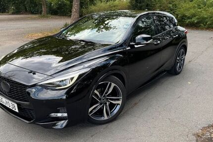 INFINITI Q30