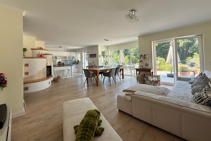 Neu-Isenburg-Buchenbusch: Toplage am Bebauungsrand! Mehrgenerationenhaus mit Traumgrundstück! - Haus Neu-Isenburg Isenburg | Angebot:25264725