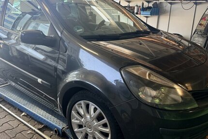 Renault Clio Exception-Startet nicht 205.000 km 599 &euro; Frankfurt 60386