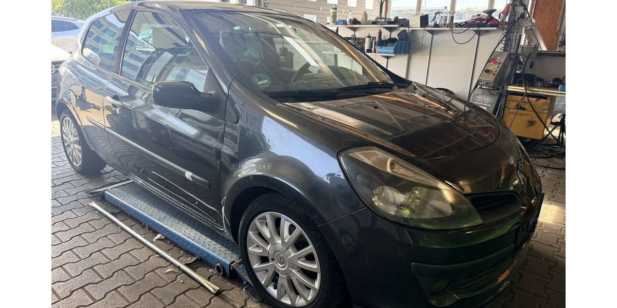 Renault Clio Exception-Startet nicht 205.000 km 599 &euro; Frankfurt 60386