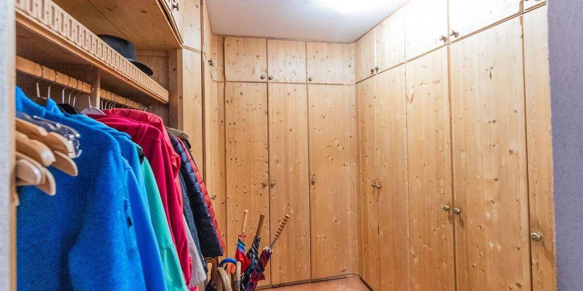 Mehrfamilienhaus, Wohnhaus Bischofsheim - 8 Zimmer, 275 m&sup2;, 850.000&euro; | Angebot:26498821