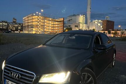 Audi A8 182.000 km 18.700 € Offenbach 63065