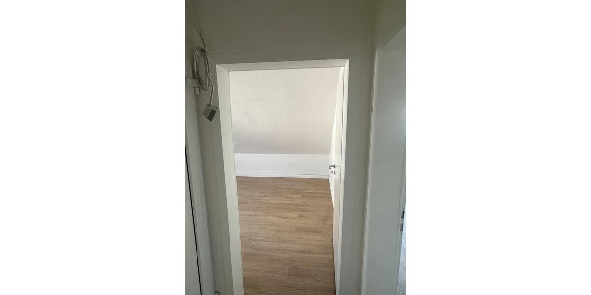 Dachgeschoßwohnung Flörsheim am Main - 2 Zimmer, 65 m&sup2;, 1.200&euro; | Angebot:25379370