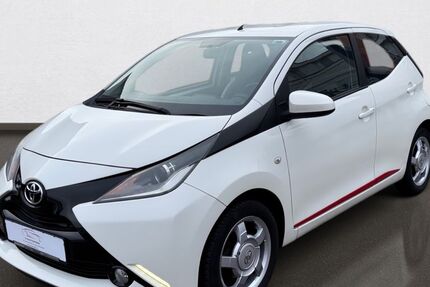 Toyota Aygo (X) 121.000 km 6.199 &euro; Frankfurt am Main 60386