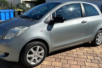 Toyota Yaris 204.000 km 2.300 &euro; Rodgau 63110