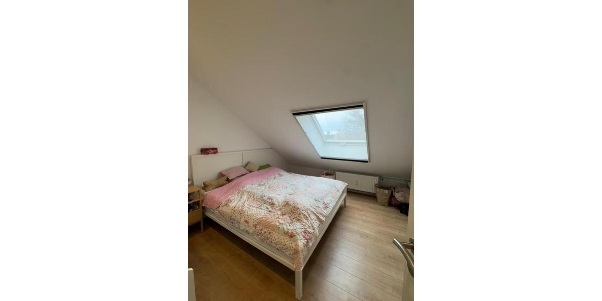 Gemütliche 3-Zi.-DG Whg m. Kamin & Einbauküche in Sachsenhausen 3 zimmer