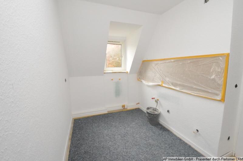 OBERSTADT - Dachgeschosswohnung, 2 Zimmer, Küche, Bad zimmer
