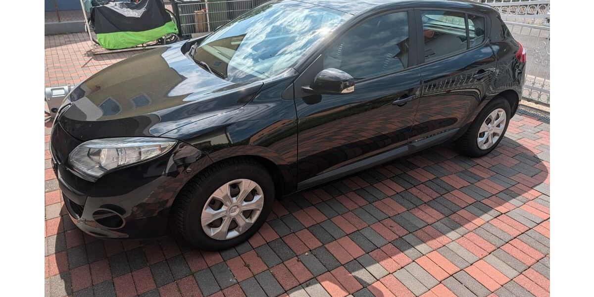 Renault Megane 194.000 km 2.700 &euro; Offenbach 63069