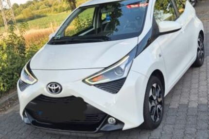 Toyota Aygo (X) 64.000 km 9.200 € Groß Bieberau 64401