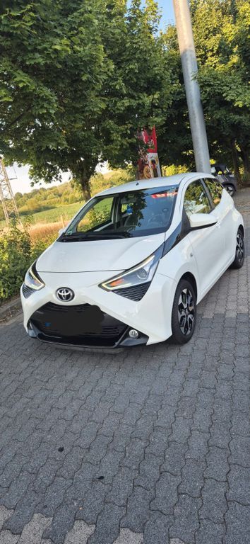 Toyota Aygo (X) 64.000 km 9.200 € Groß Bieberau 64401