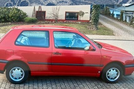VW Golf 40.000 km 3.599 &euro; Raunheim 65479