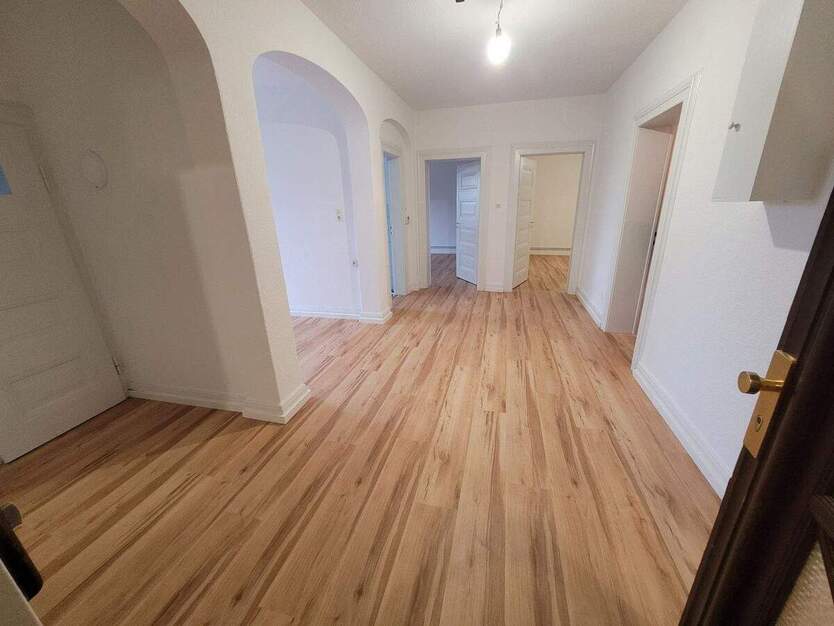 frisch renoviert, große helle Wohnung in Mainzer Altbau 4 zimmer