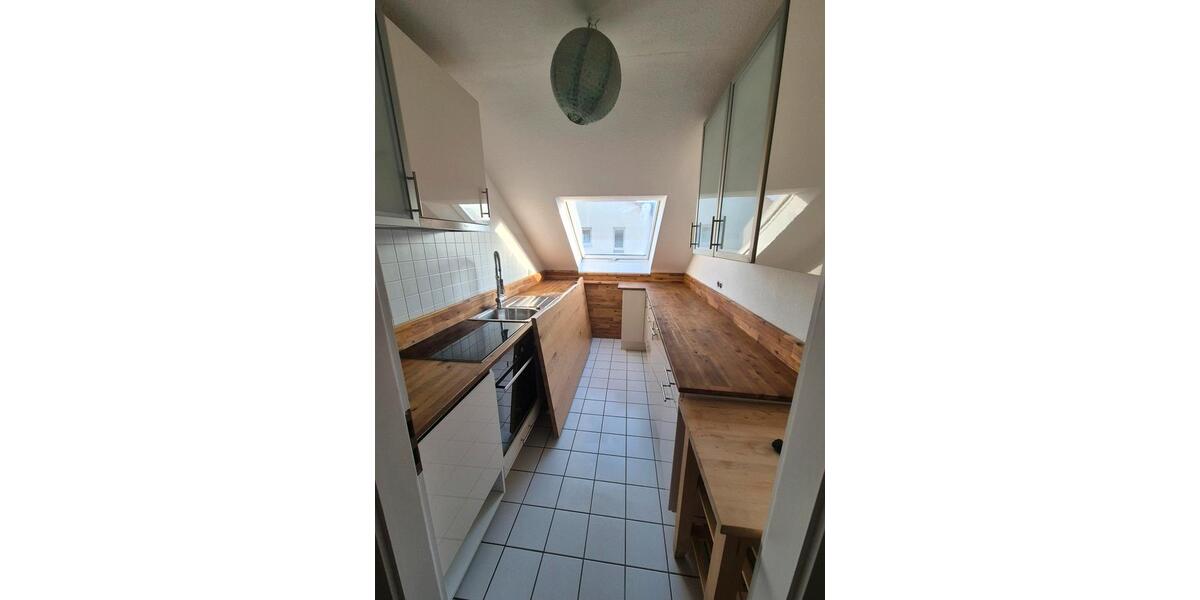 frisch renovierte 2ZKB Wohnung +Einbauküche und Stellplatz 2 zimmer