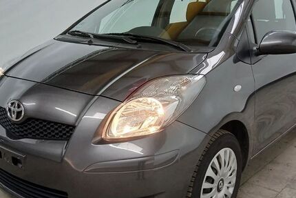 Toyota Yaris 82.000 km 5.850 &euro; Frankfurt/Main 65933