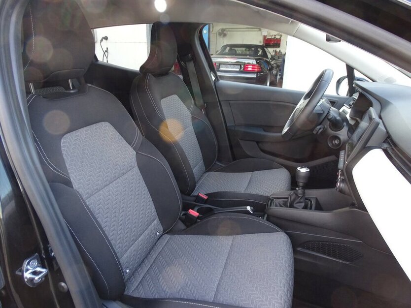 Renault Clio 1,0l Evolution Navi Rückfahrkamera, Einparkhi 31.015 km 12.990 € Rodgau 63110