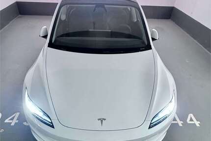 Tesla Model 3 5.600 km 42.500 € Frankfurt 60326