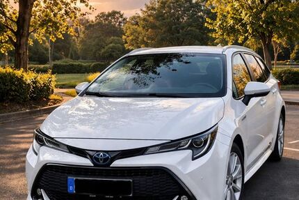 Toyota Corolla 29.000 km 23.490 &euro; Dietzenbach 63128