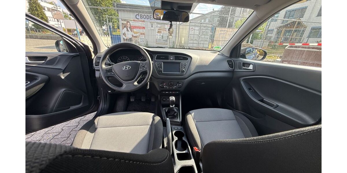 Hyundai i20 18.228 km 12.000 &euro; Frankfurt am Main 60439