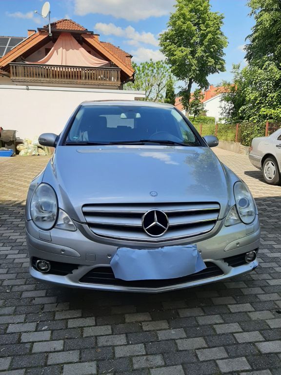 R 300