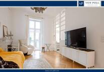 Top sanierte Erdgeschoßwohnung in Stilaltbau mit Balkon und Innenhof