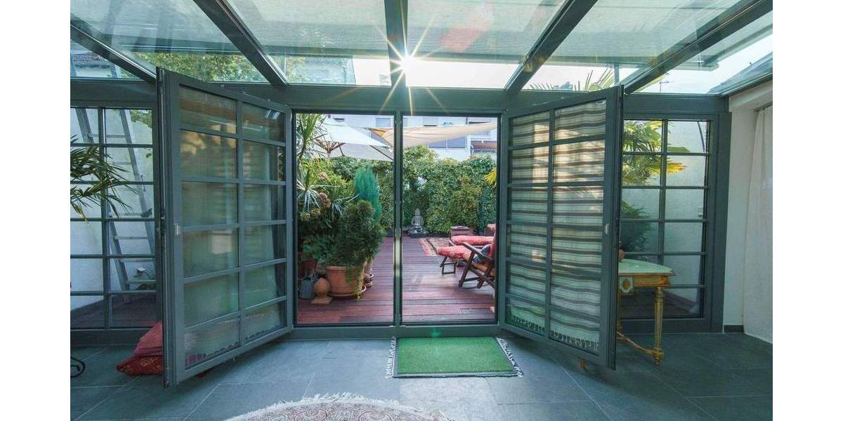 Repräsentative Büro- oder Praxisfläche mit Wintergarten, Dachterrasse und grünem Innenhof - in unmittelbarer Nähe zum Wilhelmsplatz. 3 zimmer