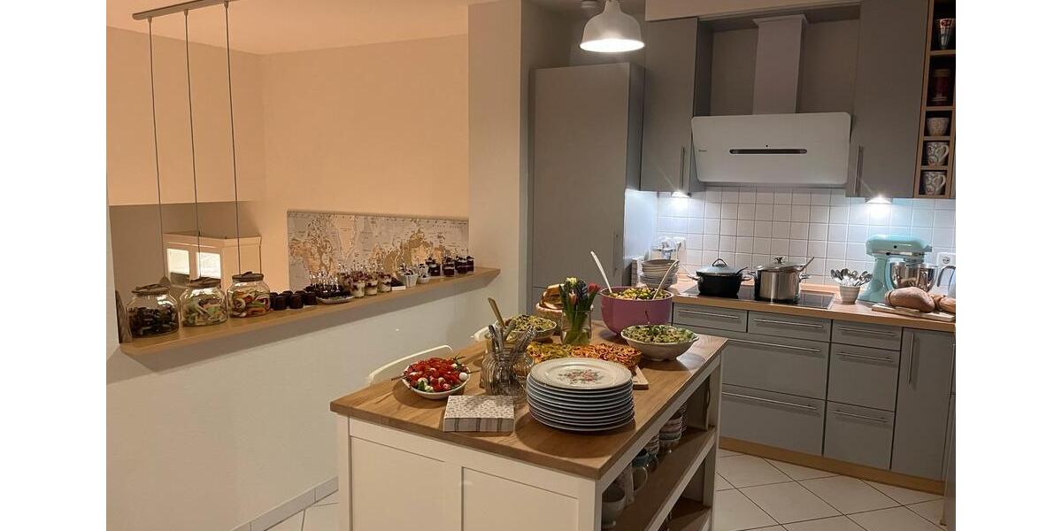 4-Zimmer Doppelhaushälfte mit EBK, Garage & Garten in HofheimTs. 4 zimmer