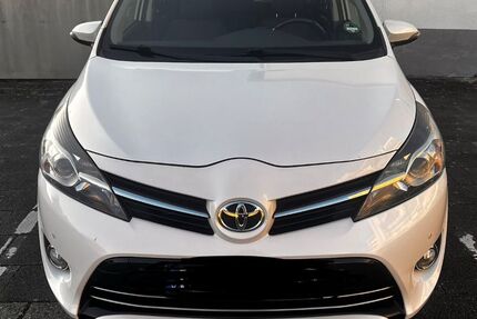 Toyota Verso 128.300 km 11.990 &euro; Dreieich 63303