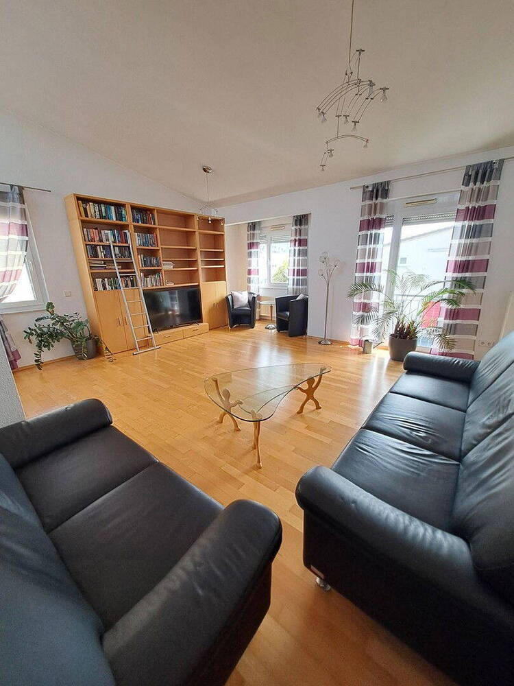 Großzügiges Familien - Reihenendhaus mit Loggia in Eschersheim