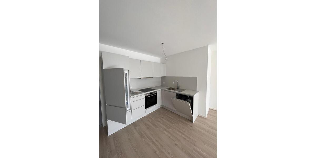 Große, helle 4 Zimmer Wohnung mit Balkon im Staffelgeschoss 4 zimmer