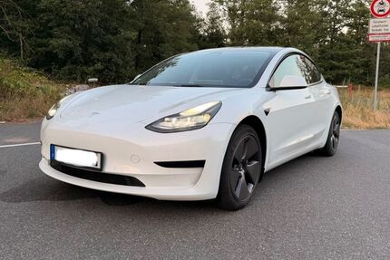 Tesla Model 3 56.500 km 27.990 &euro; Kelsterbach 65451