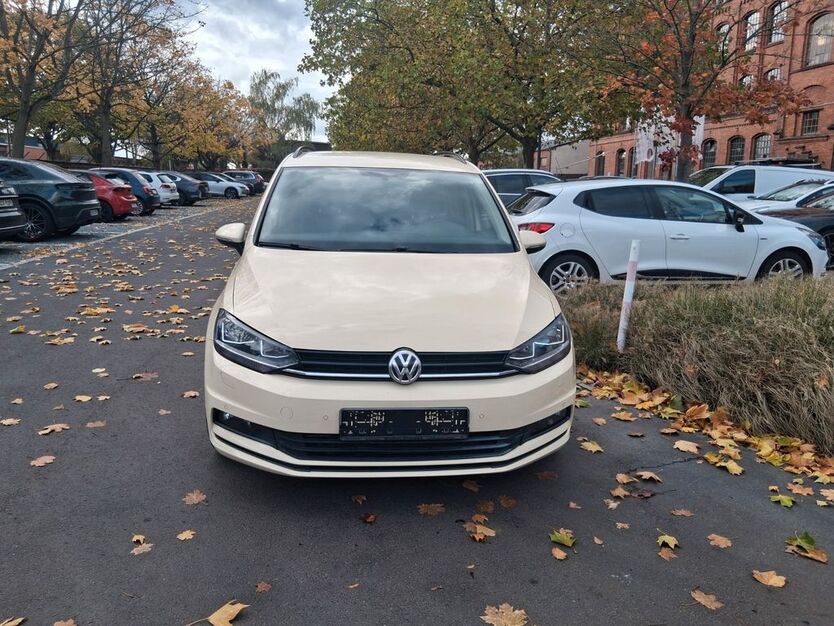 VW Touran 299.900 km 6.900 € Frankfurt am Main 60386