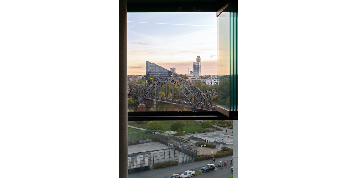 Etagenwohnung Frankfurt am Main Ostend - 2 Zimmer, 63 m&sup2;, 1.960&euro; | Angebot:25040072