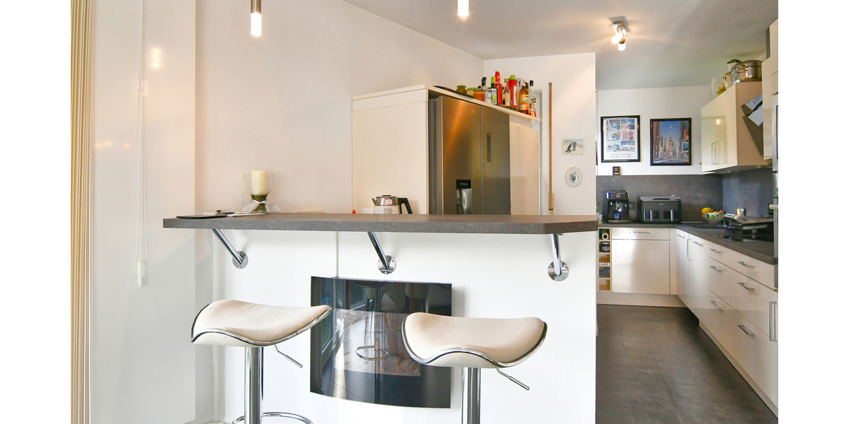 Schöne Wohnung mit 1a Infrastruktur + 2 TG Plätze 3 zimmer