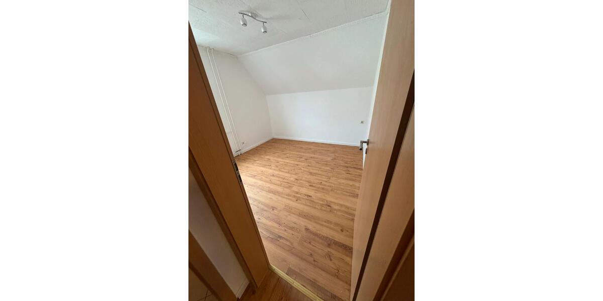 Etagenwohnung Büttelborn - 6 Zimmer, 93 m&sup2;, 1.250&euro; | Angebot:25379359