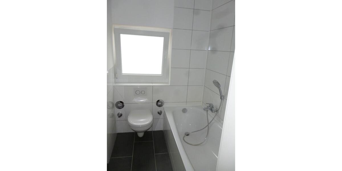 Gemütliche 3-Zi.-DG Whg m. Kamin & Einbauküche in Sachsenhausen 3 zimmer