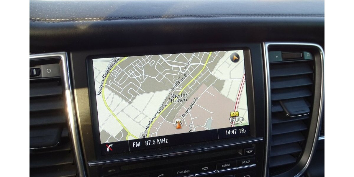 Porsche Panamera 4 GTS Bi-Xenon, Klappe, Luft, PDK, Chrono 184.608 km 27.890 &euro; Rodgau 63110