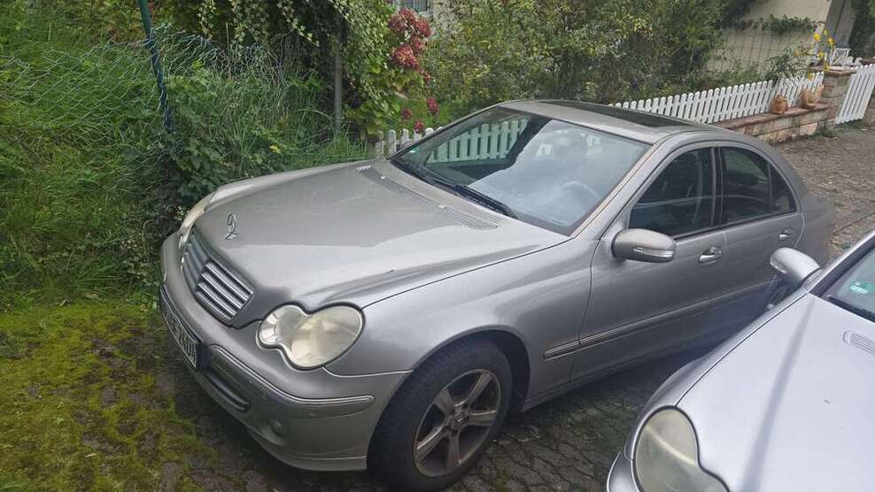 Mercedes-Benz 220 255.000 km 2.200 € Lautertal (Odenwald) 64686