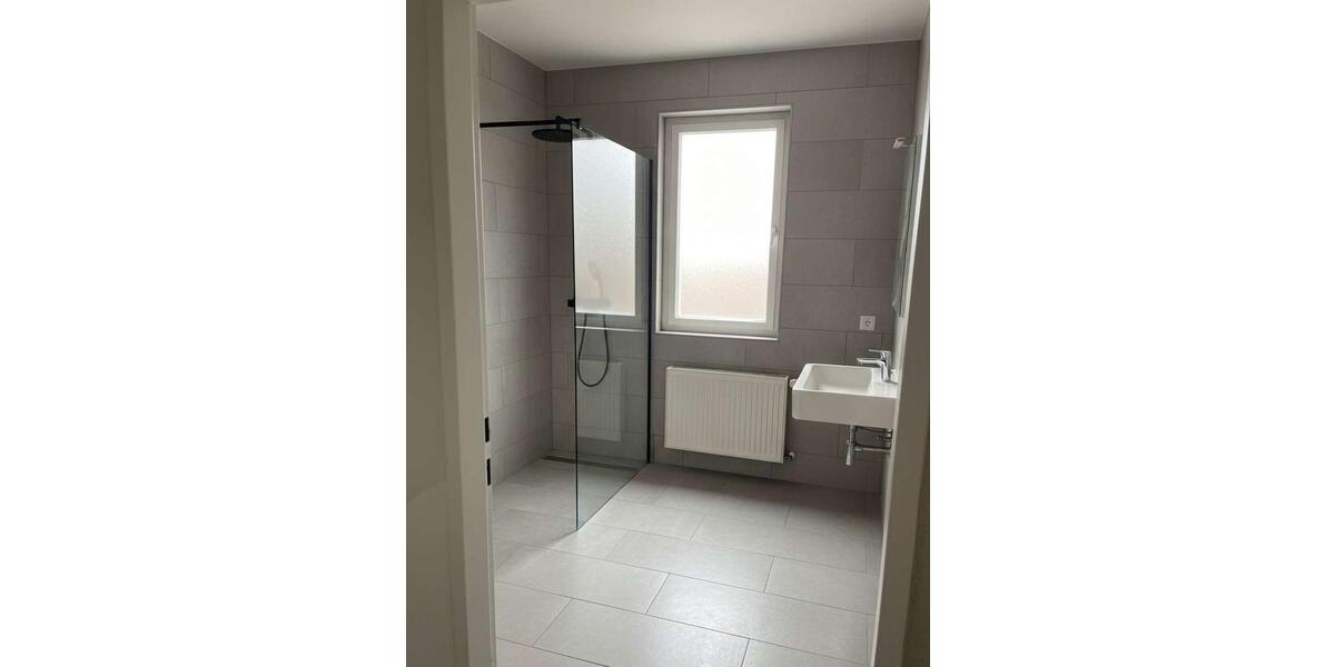 Einfamilienhaus Obertshausen - 7 Zimmer, 200 m&sup2;, 2.600&euro; | Angebot:26000095