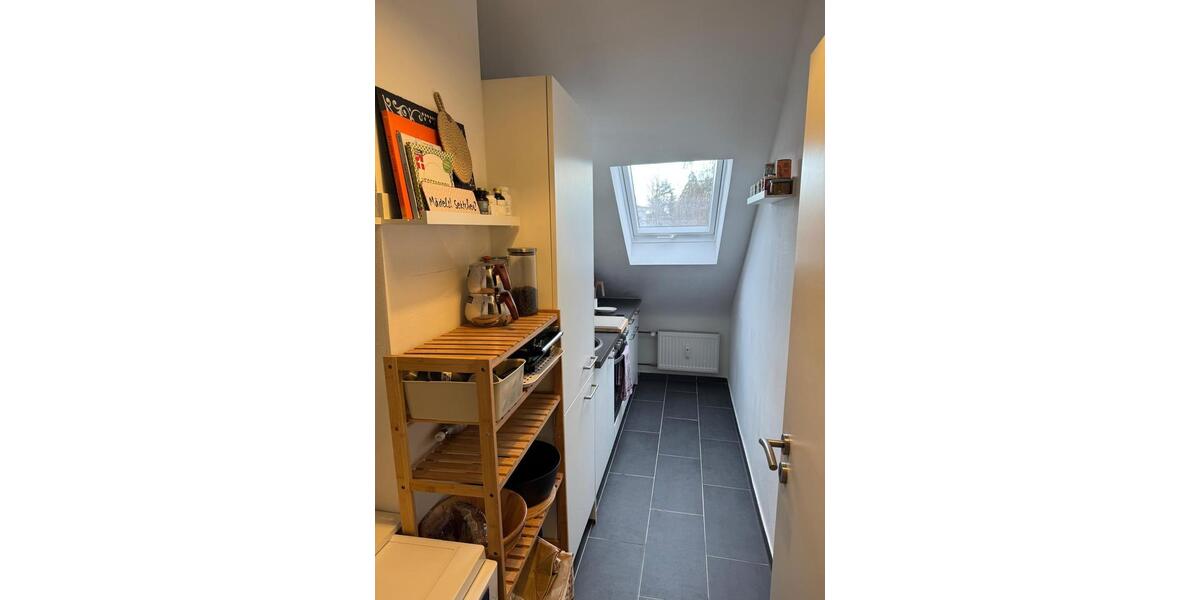 Gemütliche 3-Zi.-DG Whg m. Kamin & Einbauküche in Sachsenhausen 3 zimmer