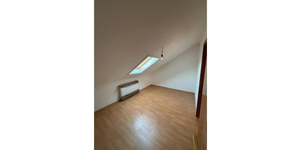 Dachgeschoßwohnung Büttelborn - 3 Zimmer, 60 m&sup2;, 800&euro; | Angebot:24788526