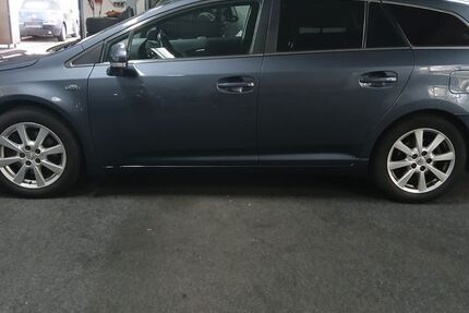 Toyota Avensis 175.200 km 6.900 &euro; Rüsselsheim 65428