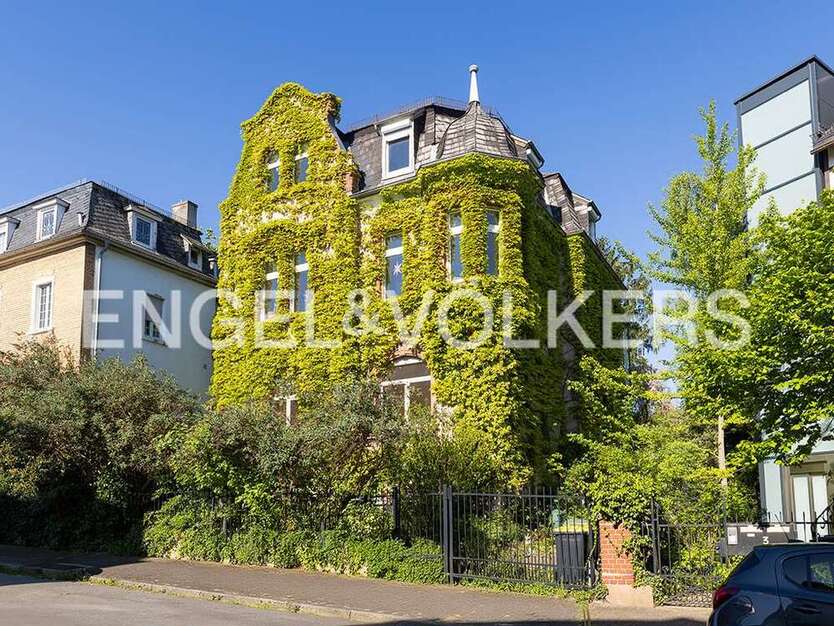 Haus zum Kaufen in Frankfurt am Main 1.980.000 € 275 m²