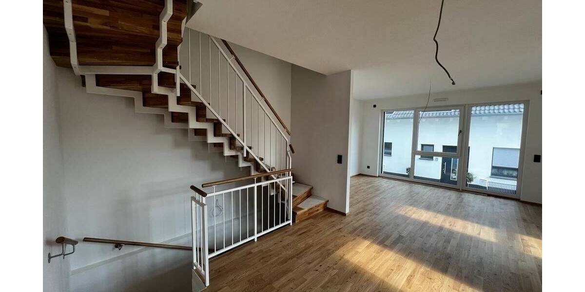 Doppelhaushälfte Mainz Weisenau - 6 Zimmer, 159 m&sup2;, 2.500&euro; | Angebot:25683725