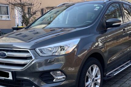 Ford Kuga 93.000 km 10.800 &euro; Frankfurt 65929
