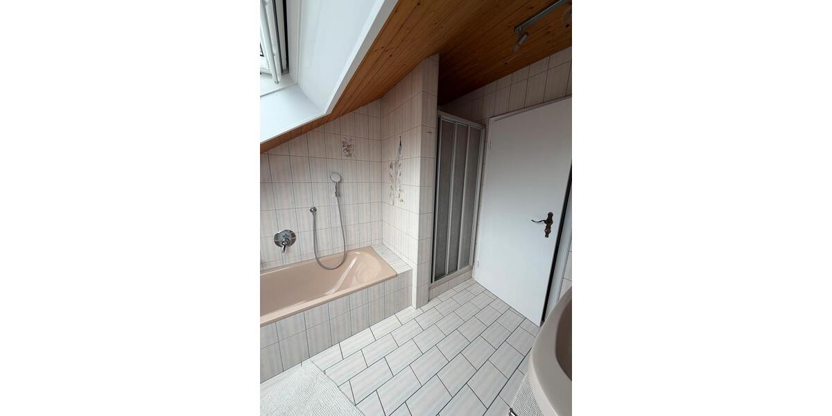 Dachgeschoßwohnung Offenbach am Main Hafen - 3 Zimmer, 90 m&sup2;, 1.300&euro; | Angebot:26241365