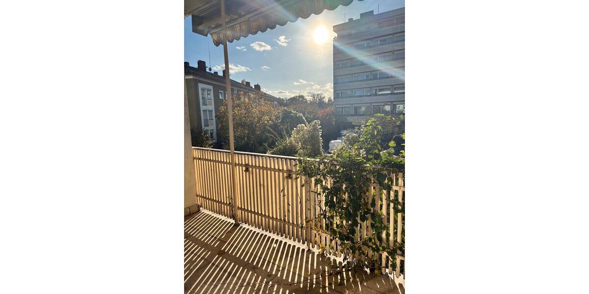 MT an CS 1.12 zum 1.1.26**Erste Kaltmiete geschenkt** 3 Zimmer mit Einbauküche und Balkon 3 zimmer