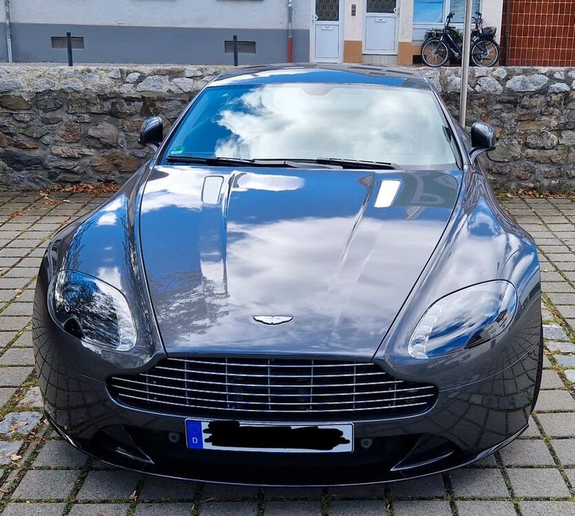 V8 Vantage