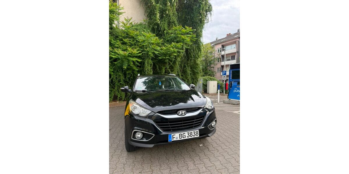 Hyundai ix35 99.800 km 8.900 &euro; Frankfurt 60385